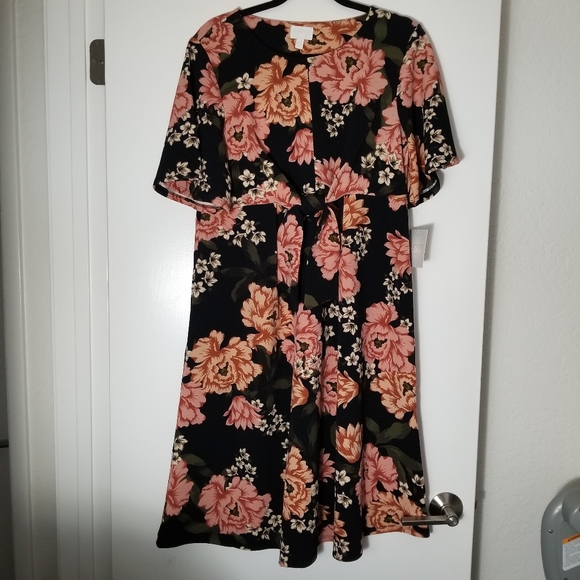 🆕️Floral Maternity Dress - Picture 5 of 9